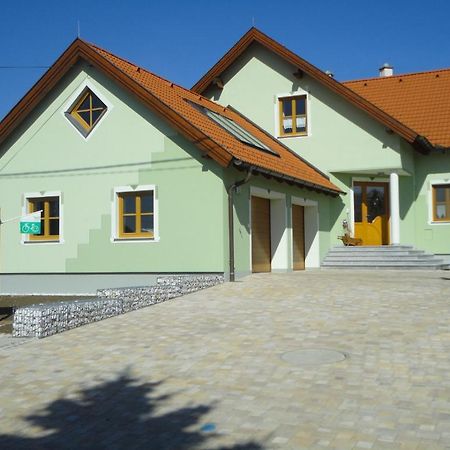 Gaestezimmer Rieder Staatz Exterior foto